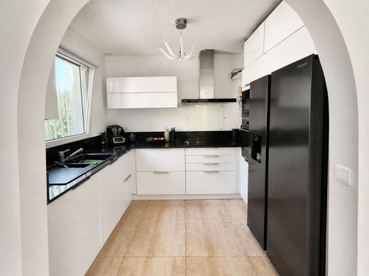 Casa de planta baja con piscina y jardín en Empuriabrava