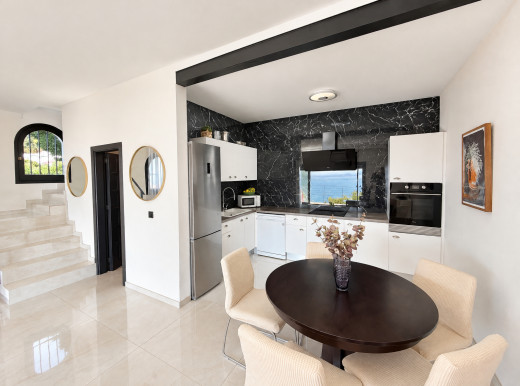Villa mit privatem Pool und Panoramablick auf die Bucht von Roses.