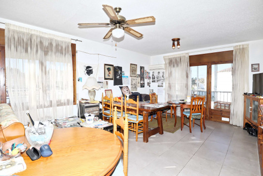 Appartement 2 chambres avec grande terrasse et garage fermé