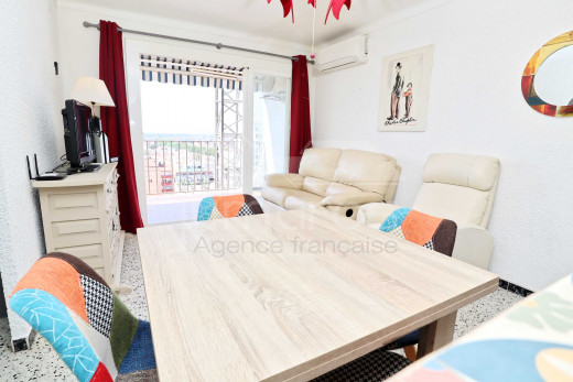 1ère ligne mer avec grande terrasse et 2 chambres