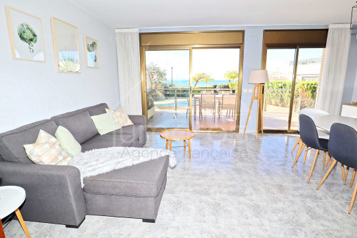 3 habitaciones, primera línea, vista mar, piscina y parking