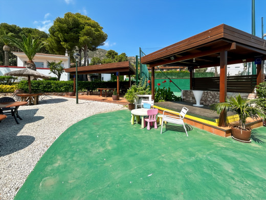 Immeuble avec licence touristique + restaurant à Llançà, Costa Brava