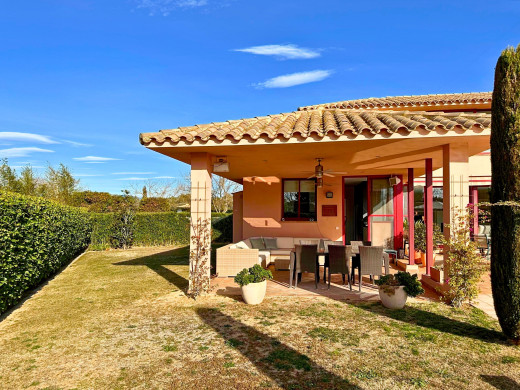 Villa de luxe avec piscine au Golf de Torremirona, Navata