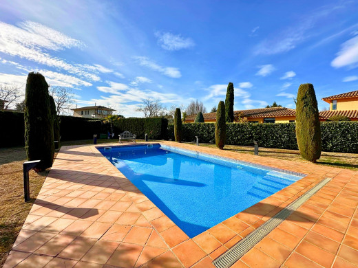 Villa de luxe avec piscine au Golf de Torremirona, Navata