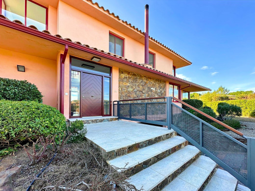 Villa de luxe avec piscine au Golf de Torremirona, Navata