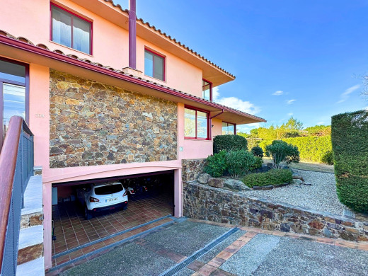 Villa de luxe avec piscine au Golf de Torremirona, Navata