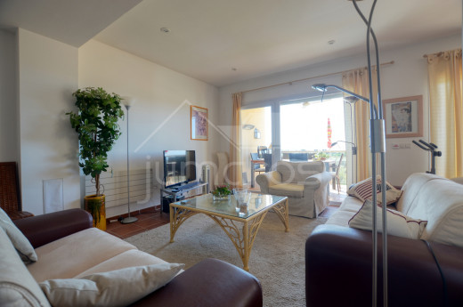 Superbe duplex avec 4 chambres, piscine, terrasse et garage