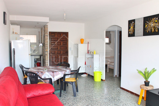 Apartamento de 2 habitaciones con amplia terraza a 5 minutos de la playa