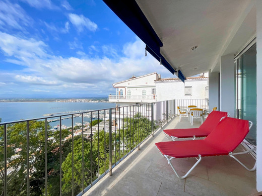 Maison vue mer avec plusieurs terrasses