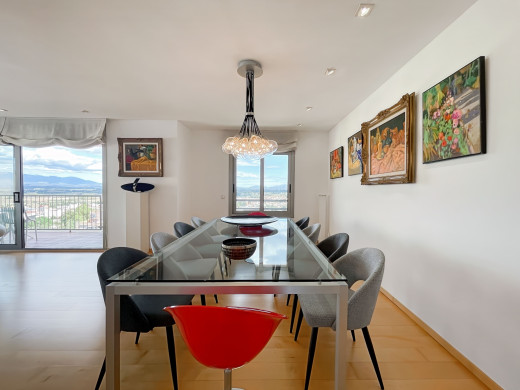Luxuswohnung in Figueres mit 2 Parkplätzen und Abstellraum