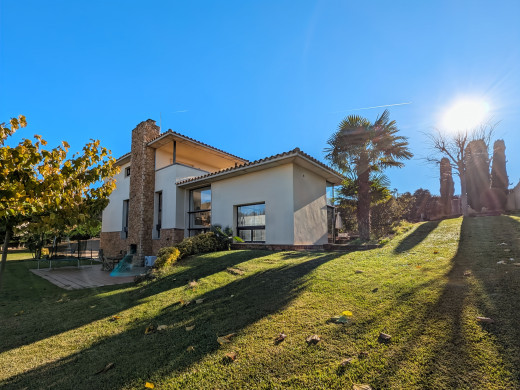 Maison de luxe à l'Escala avec grand jardin, piscine et garage