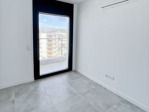 Piso en planta alta con terraza cerca de la playa
