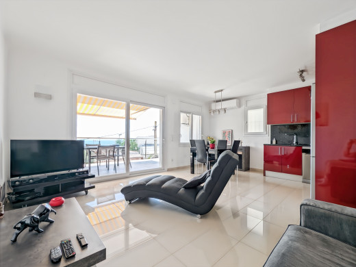 Wohnung, 250 m vom Strand von Canyelles entfernt, mit Privatparkplatz
