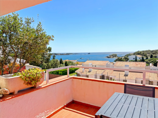 Appartment mit Meerblick und Privatparkplatz in Cadaqués, 200m vom Strand entfernt