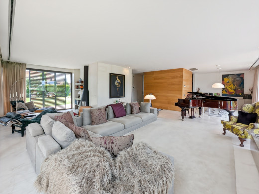 Villa with golf views in Peralada, swimming pool and lift