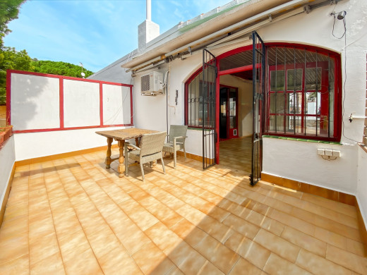 House in Canyelles, 50 metres from the beach and 5 private parking spaces