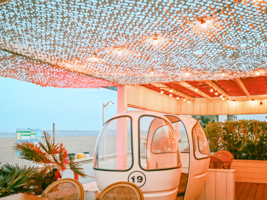 Kultige Restaurant-Bar mit exklusivem Konzept direkt am Meer