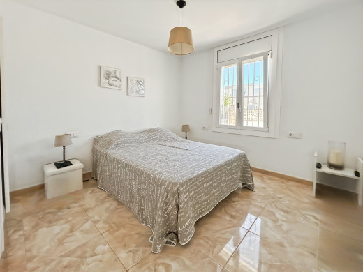 Casa, 4 dormitorios con piscina y garaje