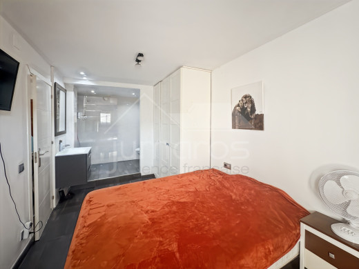 Piso + aparcamiento + trastero, a 50 m de la playa y con licencia turística