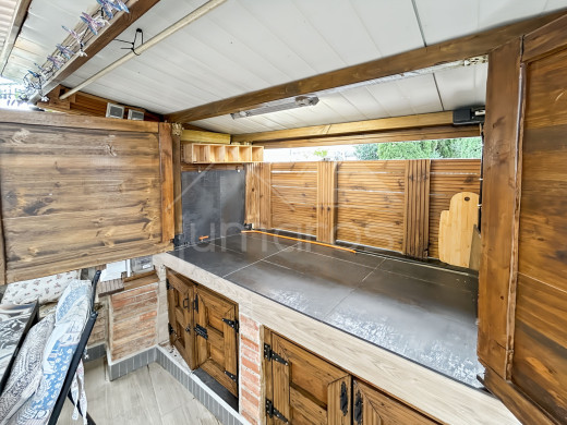 Casa renovada con terraza, piscina y garaje