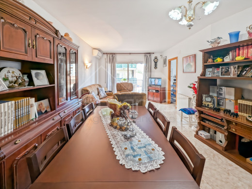3-bedroom flat with terrace and unobstructed views in Figueres