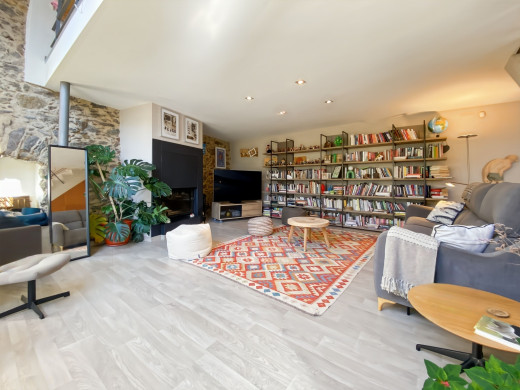 Maison avec grand jardin et loft indépendant au coeur du village