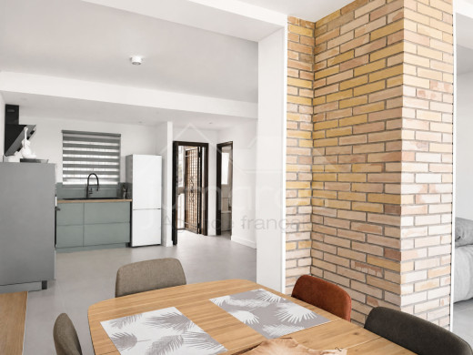 Apartamento reformado, vistas excepcionales a la Bahía de Roses, parking