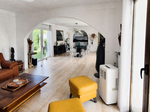 Casa de planta baja con piscina y jardín en Empuriabrava