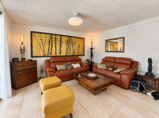 Ebenerdiges Haus mit Pool und Garten in Empuriabrava
