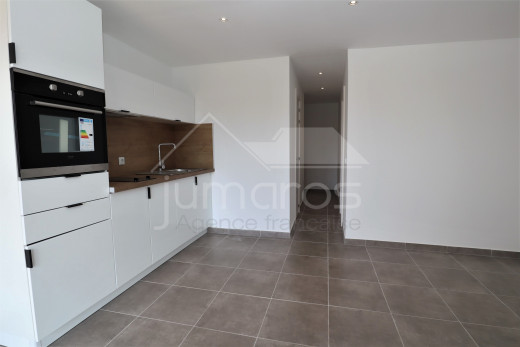 Appartement vue canal avec piscine à 500 m de la mer
