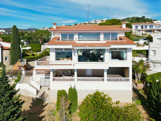 Villa de luxe avec vue panoramique sur la mer à Llançà