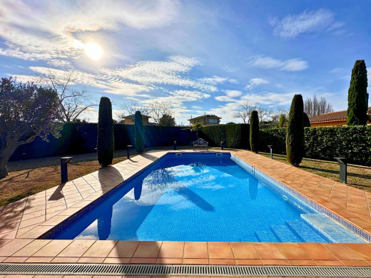 Villa de luxe avec piscine au Golf de Torremirona, Navata