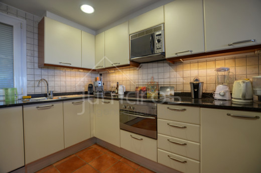 Superbe duplex avec 4 chambres, piscine, terrasse et garage