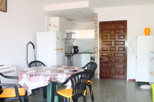 Apartamento de 2 habitaciones con amplia terraza a 5 minutos de la playa