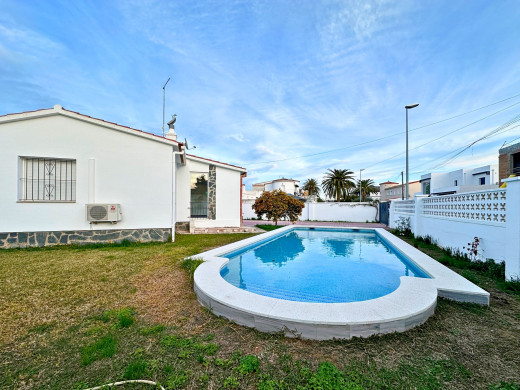 Charmante maison de plain-pied avec piscine à Empuriabrava