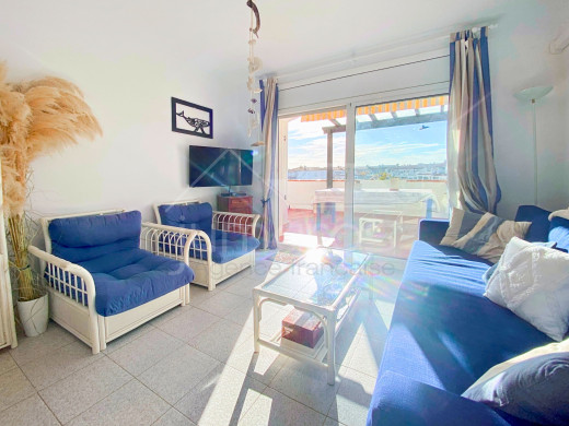 Appartement avec de belles vues, grande terrasse et parking à Empuriabrava