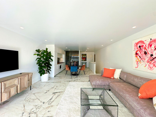 Apartment with mooring and tourist license, renovated in Empuriabrava