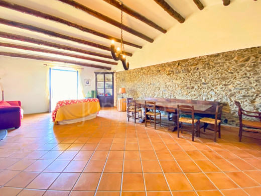 Maison traversante au coeur du village de Vilamaniscle, Espagne