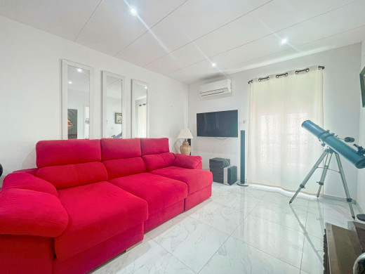 Immeuble avec appartement et restaurant en vente à Roses