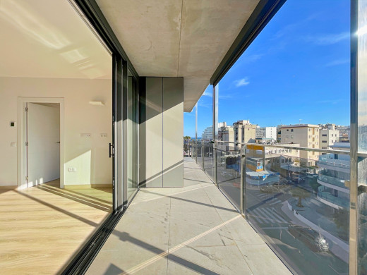 Appartement de standing avec terrasse et parking à 200m de la plage à Roses
