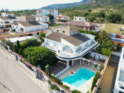 Belle maison avec piscine dans un quartier calme à Mas Boscà, Roses