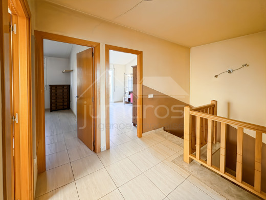 Maison en vente à Empuriabrava avec jardin et garage