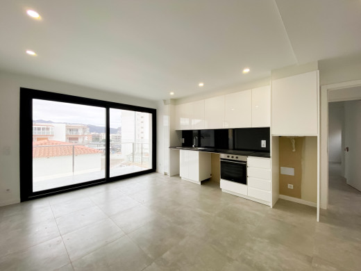 Appartement neuf en duplex à 300m de la plage, à Roses