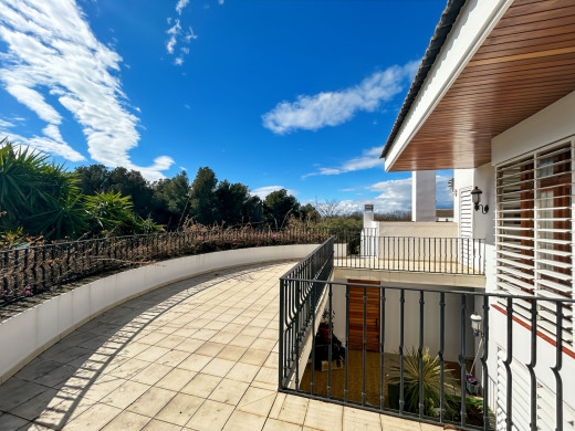 Ensemble immobilier à Roses, proche plage, avec licence touristique