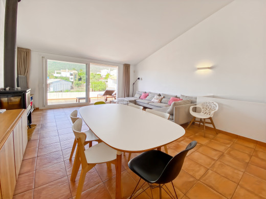 Casa con garaje en venta en Cadaqués, vista al mar y cerca de la playa