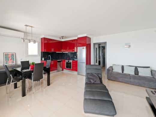 Wohnung, 250 m vom Strand von Canyelles entfernt, mit Privatparkplatz