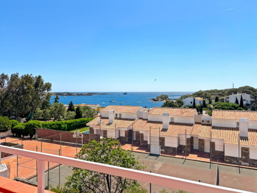 Appartment mit Meerblick und Privatparkplatz in Cadaqués, 200m vom Strand entfernt