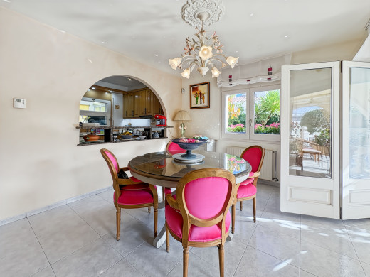 Maison à Empuriabrava avec piscine et garage, près de la plage
