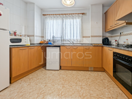3-bedroom flat with terrace and unobstructed views in Figueres