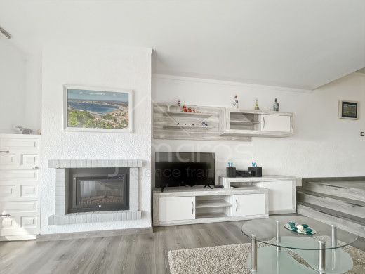 Apartment with sea view, tourist license, and parking in Roses